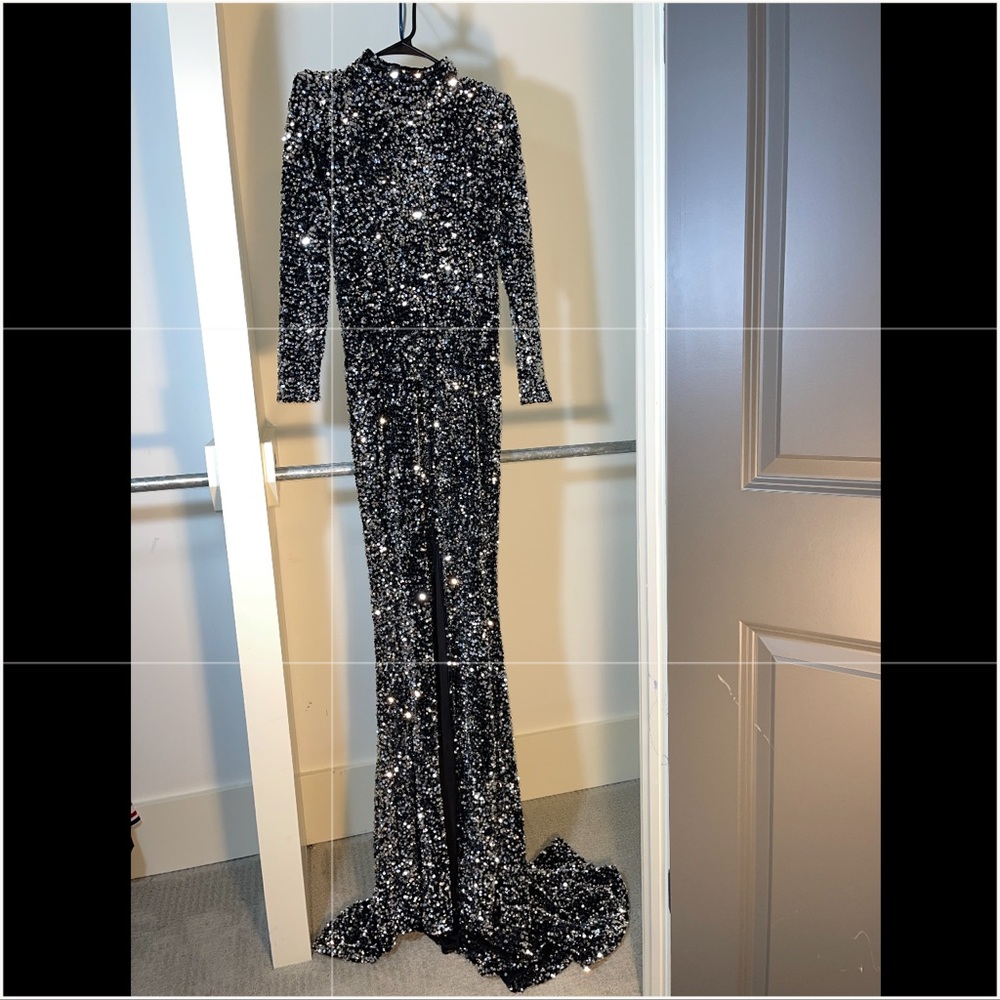 Black/Silver long sleeve sequin dress! Perfect for a formal event or holidays!